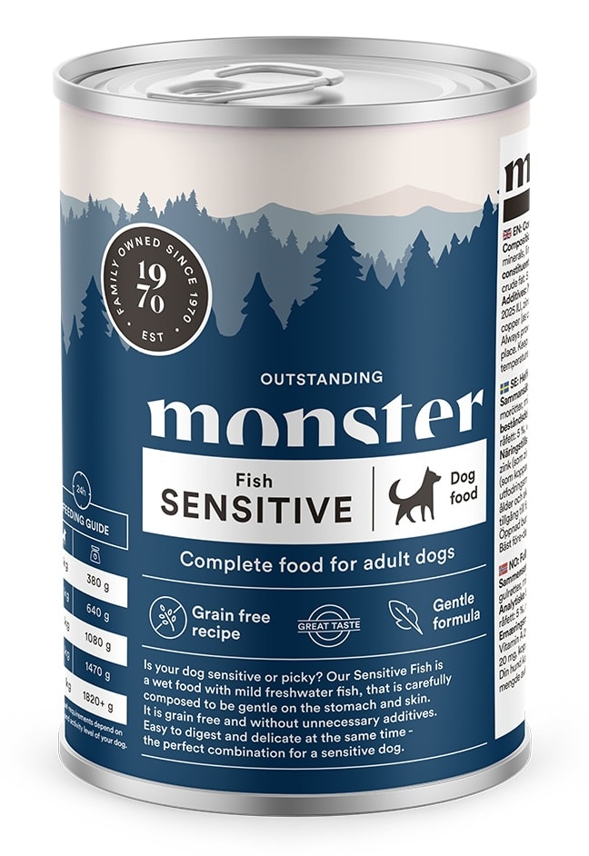 koiran säilykeruokapurkki, jossa sininen etiketti jossa selostettu mitä monster kalaa sisältä ruoka sisältää
