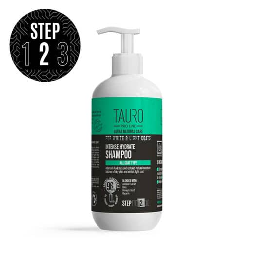 valkoinen tausta, musta-vihreä etiketti, 400ml pumppupullo jonka sisällä eläimille tarkoitettua shampoota