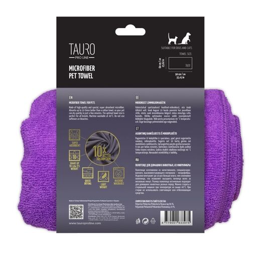 valkoinen tausta, musta pahvi, jossa valkoisella tuotetekstit, rullalla olelva koiran pyyhe violetin värisenä