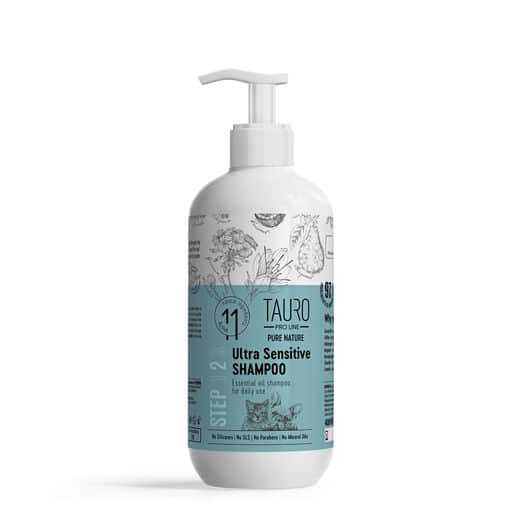 valkoinen tausta, valko-turkoosi etiketti, 400ml pumppupullo jonka sisällä eläimille tarkoitettua shampoota