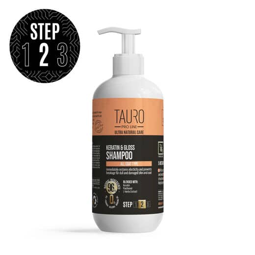 valkoinen tausta, oranssi-musta etiketti, valkoinen pumppupullo, sisällä koirille ja kissoille tarkoitettua Tauro merkkistä shampoota